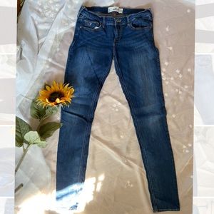 SALE💖Low Rise Hollister Blue Jeans 🌸